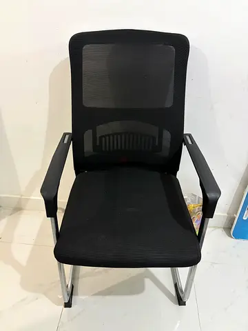 Black Mesh Office Visitor Chair with Armrests - Good Condition
