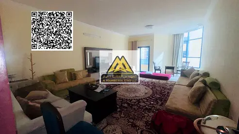 تتميز بمساحات واسعة جداً وتصميم مناسب للعائلات، بالإضافة إلى موقع حيوي قريب من جميع الخدمات، مما يجعلها خياراً ممتازاً للسكن العائلي.