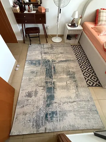 Light Grey Abstract Modern Rug - very good Condition