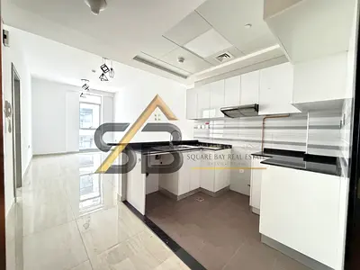 شقة واسعة بغرفة نوم واحدة في موقع مميز، جاهزة للسكن مع جميع المرافق.