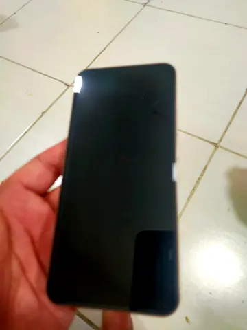 Honor X9D just small Crack on back camera smartphowith full-screen display - good working condition