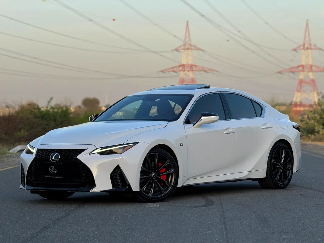 Lexus IS-Series 2023 — photo 1 of 16