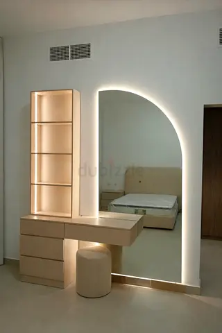 Modern LED Dressing Table with Curved Mirror – Custom Vanity Unit for Bedroom
