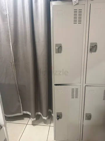 Metal storage locker cabinet - 4 compartments, grey