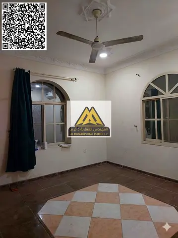 تقع الفيلا في موقع حيوي يسهل الوصول منه إلى جميع الخدمات الأساسية مثل الأسواق والمطاعم والمدارس، بالإضافة إلى سهولة التنقل إلى الشارقة ودبي،