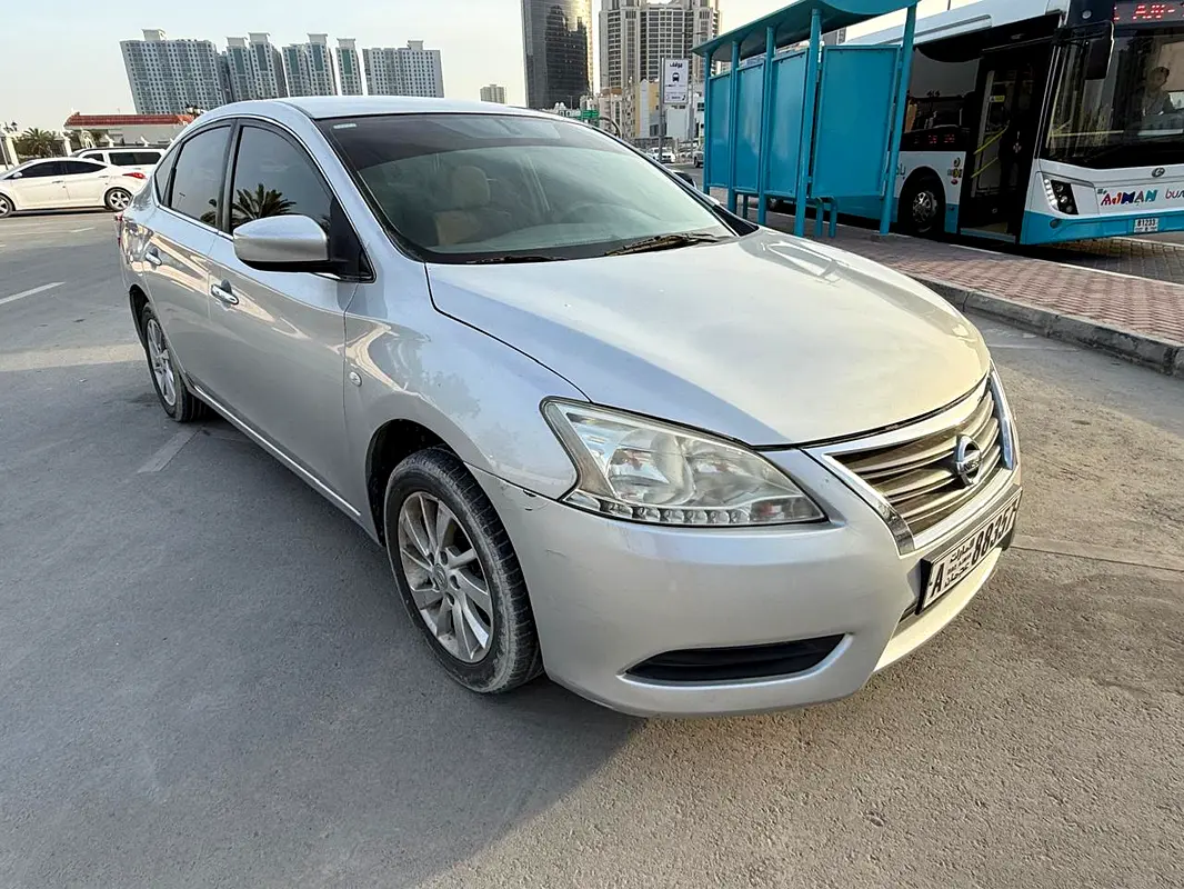 Nissan Sentra 2019 — photo 1 of 16