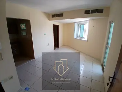 استوديو واسع قرب كورنيش عجمان + بلكونة + خزائن بالحائط + مطبخ منفصل، موقع حيوي قريب من الخدمات والمواصلات