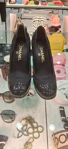 Pre-owned Chanel Black Patent Leather Ballet Flats (Size not specified)