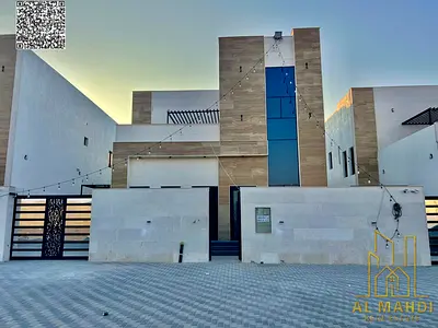 فرصة مميزة لامتلاك فيلا بتصميم راقٍ وموقع استراتيجي مباشر على شارع عام، تجمع بين الفخامة والراحة في أدق التفاصيل. الفيلا بواجهة حجر أنيقة تعكس الذوق ا