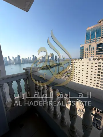 شقة راقية غرفتين وصالة للإيجار في المجاز 1 بإطلالة بحرية مباشرة – تكييف مجاني وجيم ومسبح وباركن فري داخل تاور متكامل الخدمات مع تسهيلات ميسرة في الدفع