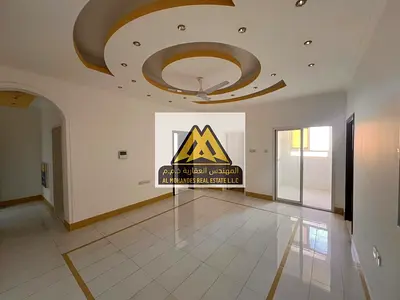 مساحات واسعة خزائن بالحائط بلكونة ثلاث حمامات