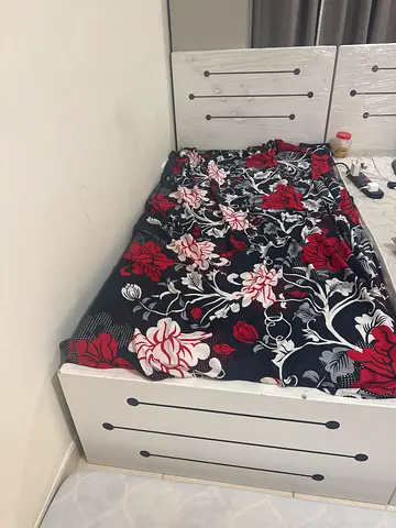Single bed with mattress