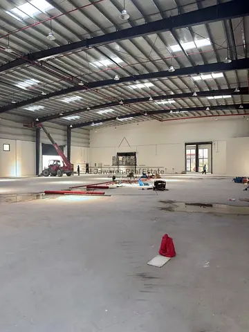 For rent: Huge industrial warehouse and showroom on the main street, 25,015 sq ft, 230 kW electricity