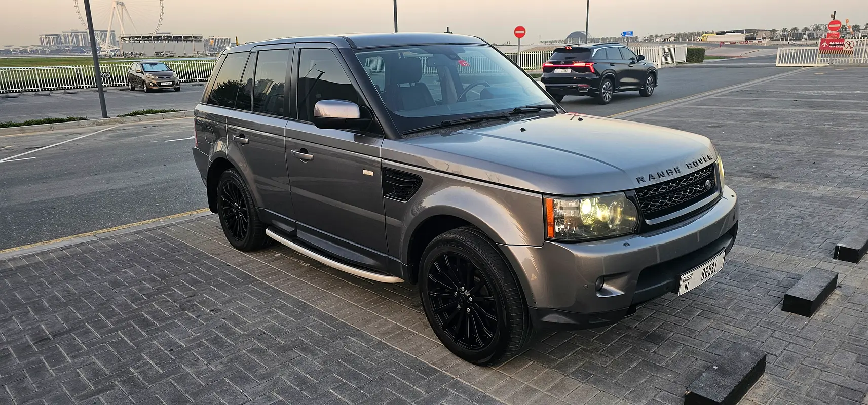 Land Rover Range Rover Sport 2011 — photo 1 of 12