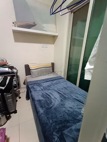 Sharing room for executive staff nr Gardens metro