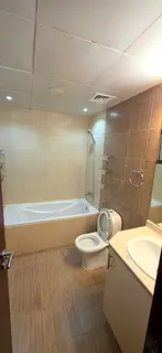 Direct from landlord. Great location! Corner villa, single row, Zone 4, 3br, closed kitchen.