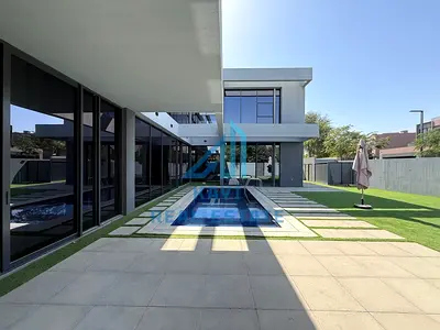 فيلا زاوية من 5 غرف نوم | مسبح خاص | حديقة مُنسقة | منزل أحلام العائلة