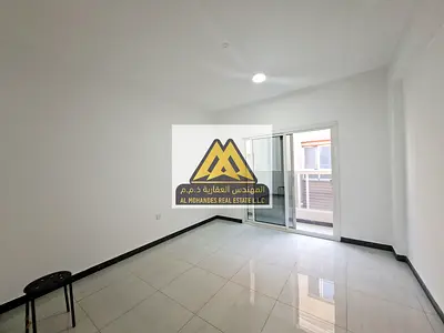 بسعر ممتاز جدا و مناسب للجميع مع صيانه مجانا ع المالك مع بلكونه اطلاله ممتازه جدا