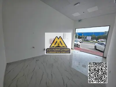 فرصة مميزة لبدء أو توسعة نشاطك التجاري في موقع استراتيجي وحيوي، على شارع رئيسي في منطقة مليئة بالخدمات، مما يضمن سهولة الوصول وحركة مرور عالية للعملاء