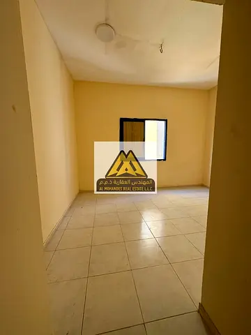 استوديو للإيجار السنوي في النعيمية 2 – عجمان استوديو بمساحة كبيرة وتصميم عملي مع مطبخ شبه منفصل، مناسب للسكن المريح في موقع هادئ وقريب من الخدمات الأس
