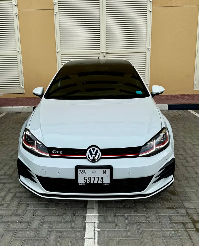 Volkswagen Golf 2018 — photo 1 of 13