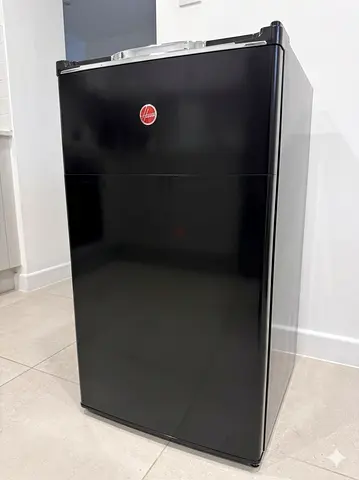 Hoover -  Single Door Compact Refrigerator with Freezer Compartment