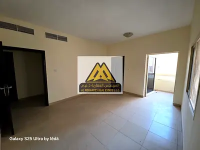 Three-bedroom apartment with a master living room, three balconies, three bathrooms, excellent space, natural lighting.