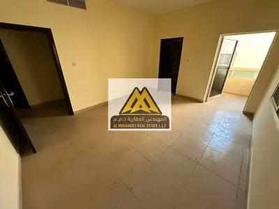 تلات غرف وصالة النعيمية  موقع مميز جدا  بسعر مناسب وبمساحة كبيرة وبلكونة بإطلالة مفتوحة على شارع رئيسي وقريب من الخدمات