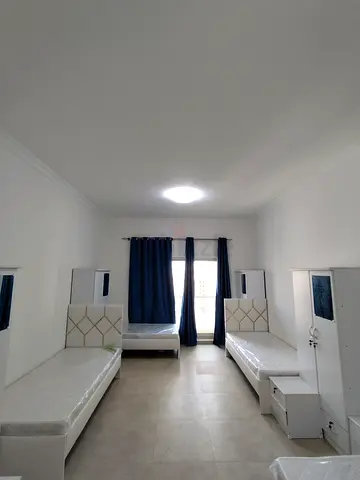 EXECUTIVE SPACIOUS BED SPACE AVAILABLE NEXT TO UNION METRO STATION  ( AFFORDABLE PRICE )