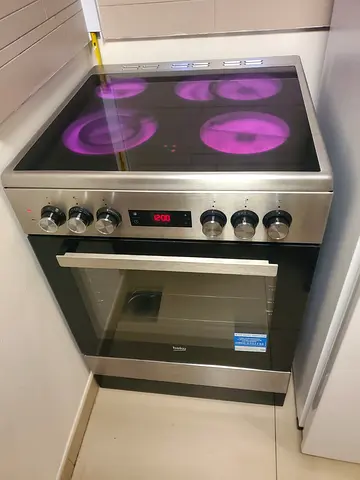 Beko 60x60cm Freestanding Ceramic Electric cooker, 4 Cooking Zones(2 Expandable),8 Cooking