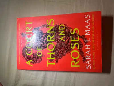 A Court of Thorns and Roses - Sarah J. Maas (Hardcover/Paperback)