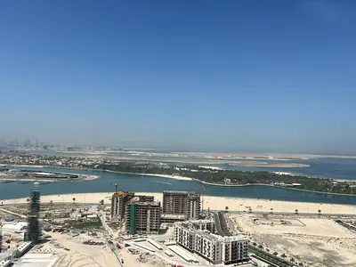 شقة واسعة مكونة من 3 غرف نوم للإيجار  مبنى جديد – أول ساكن في الممزر – مع باركن،بلكون،  جيم، ومسبح