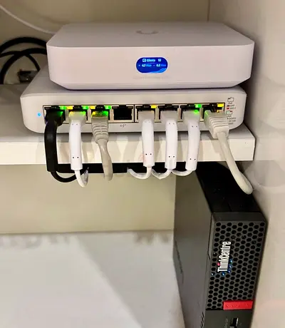 Ubiquiti/Unifi Cloud Gateway Ultra (UCG) + Cloud Key Gen2 Plus + Rak Mount Panel