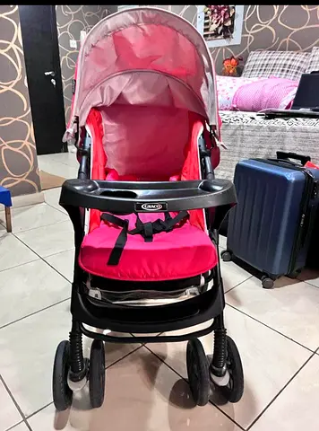 Baby stroll/carrycot/Pram-  singles seat