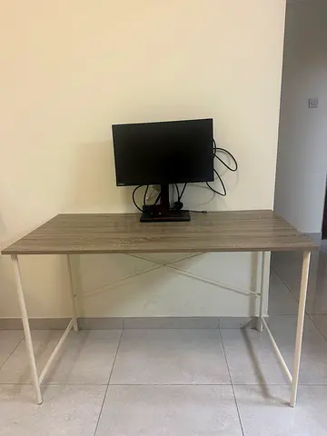 Wooden desk in excellent condition with cream-colored legs