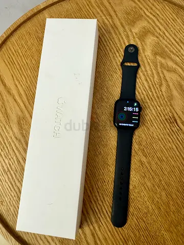 Apple Watch Series 8 45mm with original box and cable - Black Sport Band and an extra bands