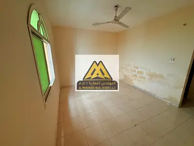 استوديو للإيجار السنوي في الروضة 3 عجمان بمطبخ منفصل ومساحة كبيرة  تكييف اسبليت