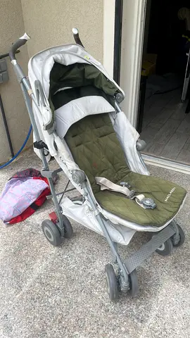 McLaren stroller + seat booster Lightly used standard baby stroller - good condition
