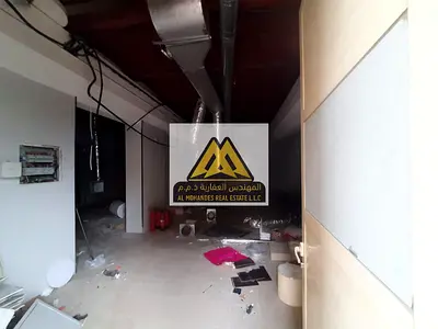 سبعة محلات متجاورة ومفتوحة على بعض في الراشدية 1 بموقع تجاري مميز