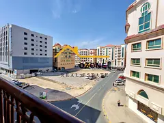 NO COMMISSION 🔥 // Like New 2BHK apartment with Balcony\°Parking\°Family Building