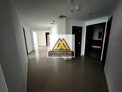 عجمان، بإطلالة بحرية كاملة ومباشرة على كورنيش عجمان، داخل برج الكورنيش في منطقة الرميلة 2، صف أول من البحر، بمواصفات راقية ومساحات كبيرة تناسب العائلا