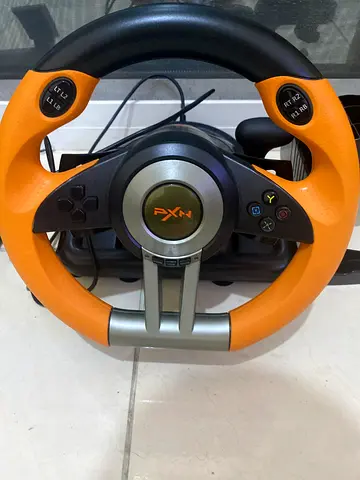 PXN V3 Pro Racing Wheel شبه جديد استخدام خفيف مع دواسات متوافق PC وPlayStation + توصيل