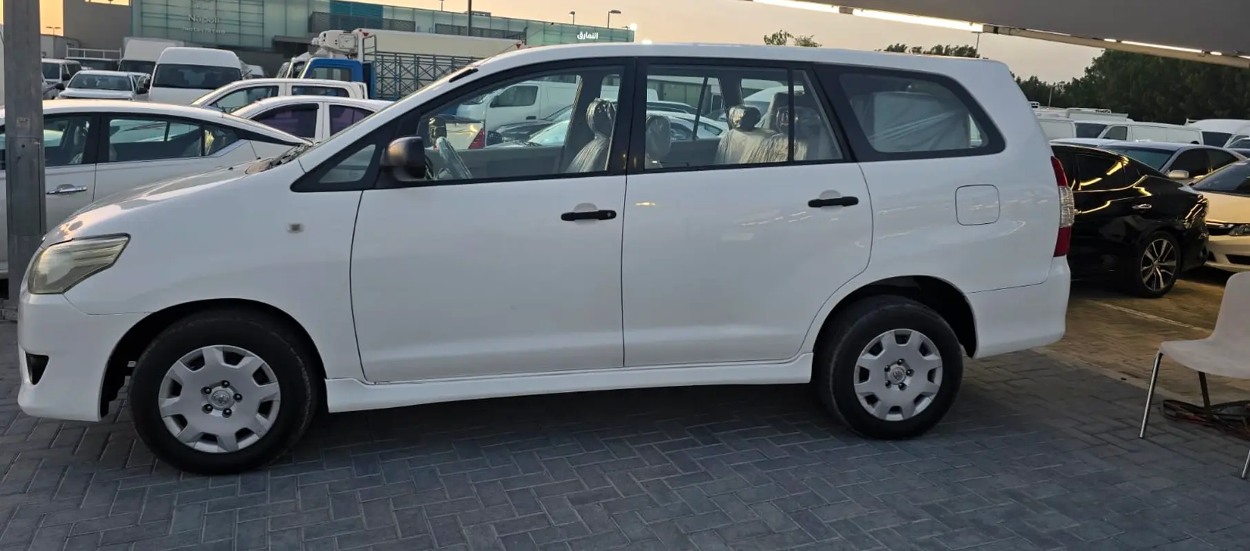 Toyota Innova 2012 — photo 1 of 12