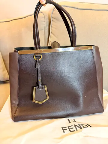 [AUTHENTIC] Fendi Dark brown leather medium 2Jours Tote