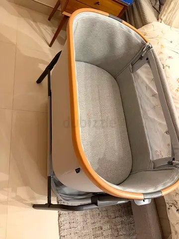 Maxi cosi iora air co-smeeping cot with 2 iora bedsheets - Light Grey (Excellent Condition)