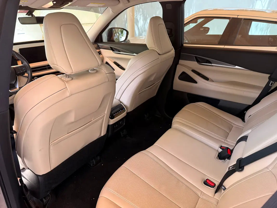 Infiniti QX60 2023 — photo 1 of 8