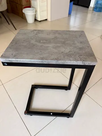 Industrial-style Concrete Look Side Table with Black Metal Frame