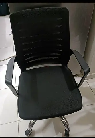 Black Mesh Office Chair with Armrests and Wheels