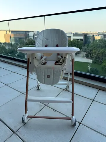 White convertible baby high chair with tray - good condition