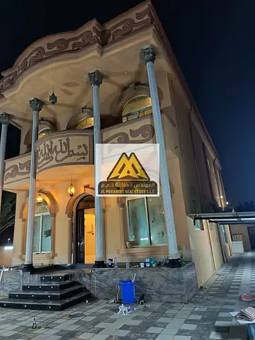 فيلا مميزة للإيجار في عجمان – منطقة المويهات، خلف Nesto Hypermarket، بموقع استراتيجي قريب من شارع الشيخ عمار مع سهولة الخروج إلى دبي، وقريبة من جميع ا